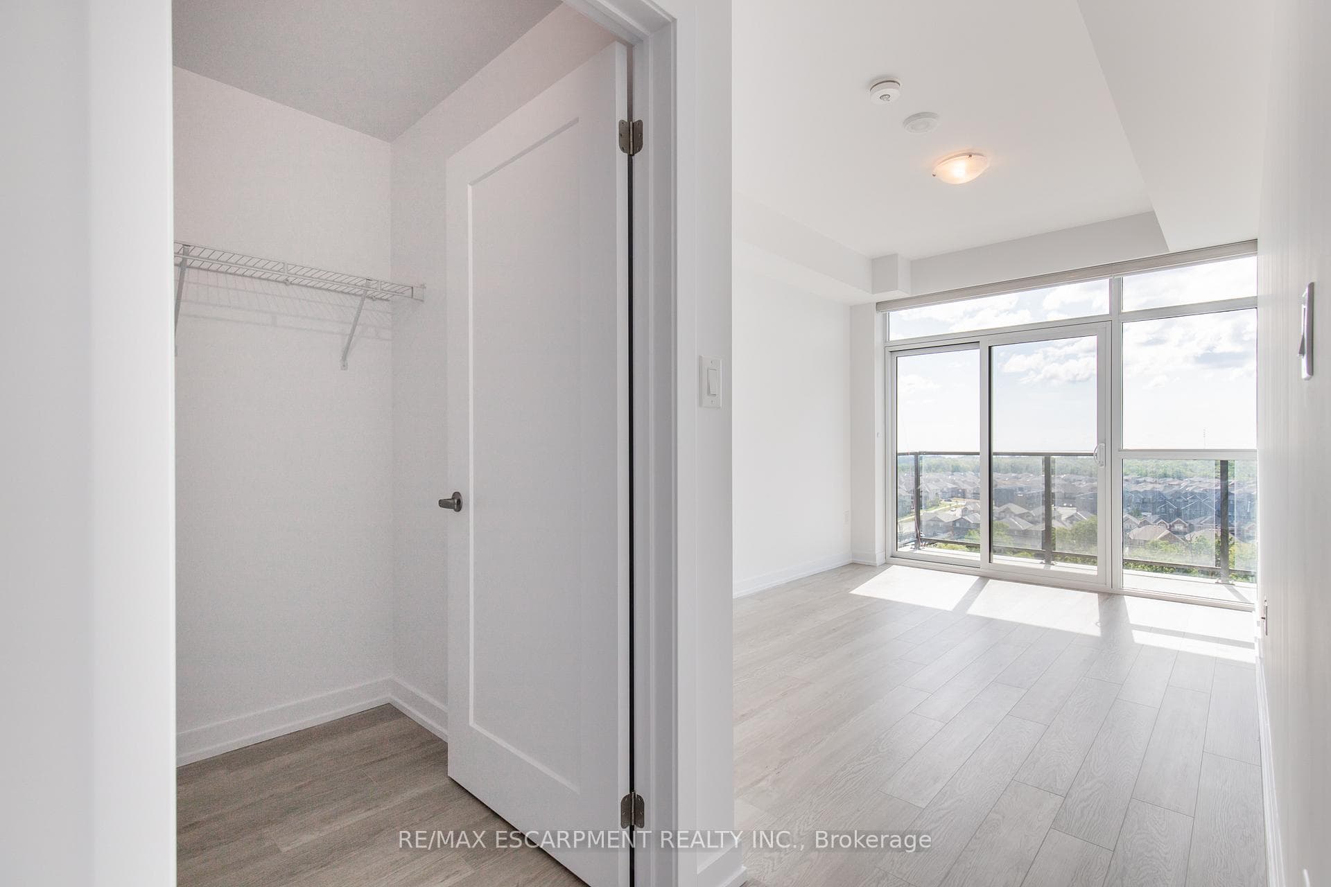 470 Dundas Street Unit 1110 photo 21