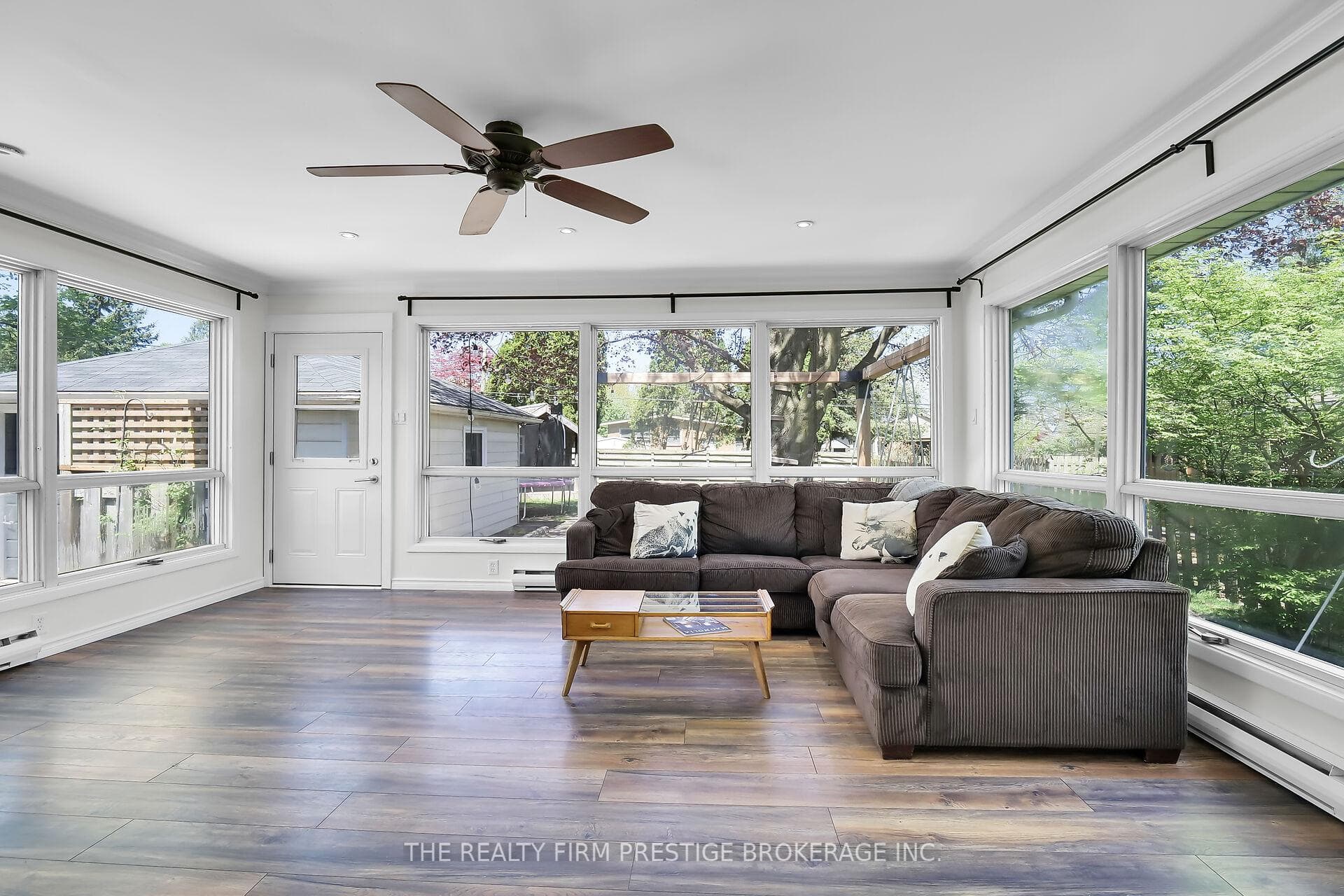 698 Brant Street photo 14