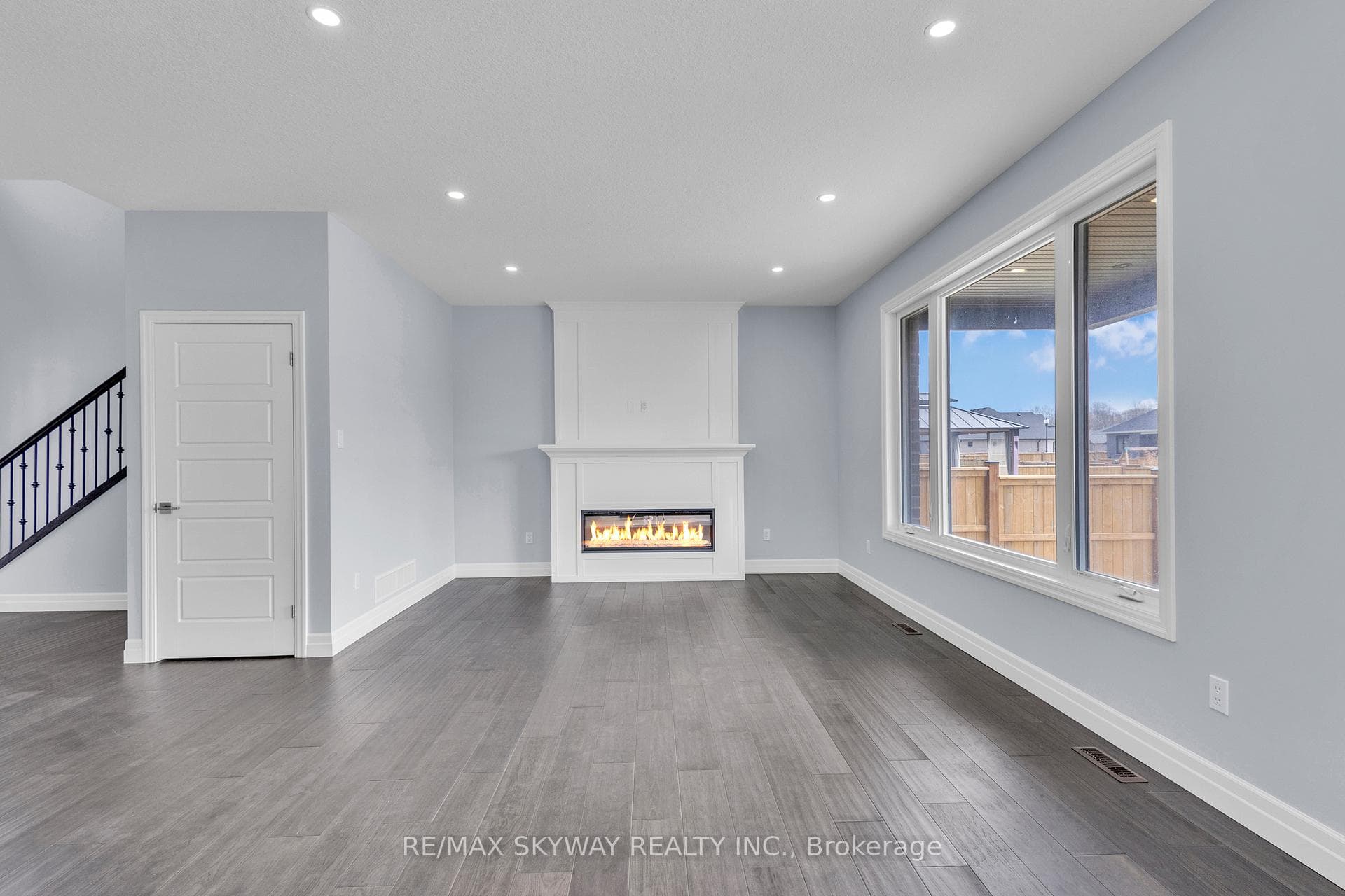 176 Foxborough Place photo 34