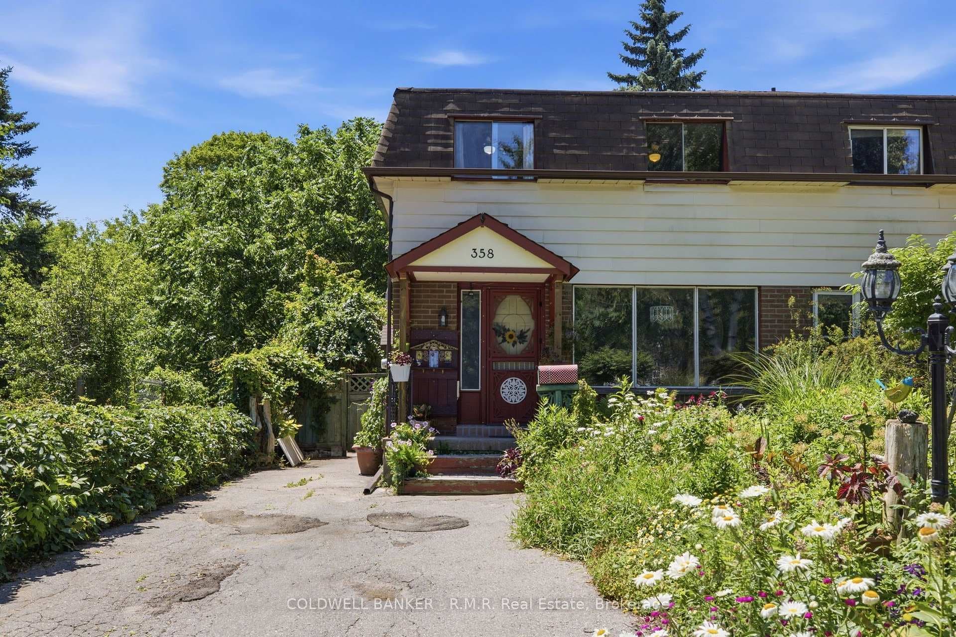 358 Camelot Court photo 2