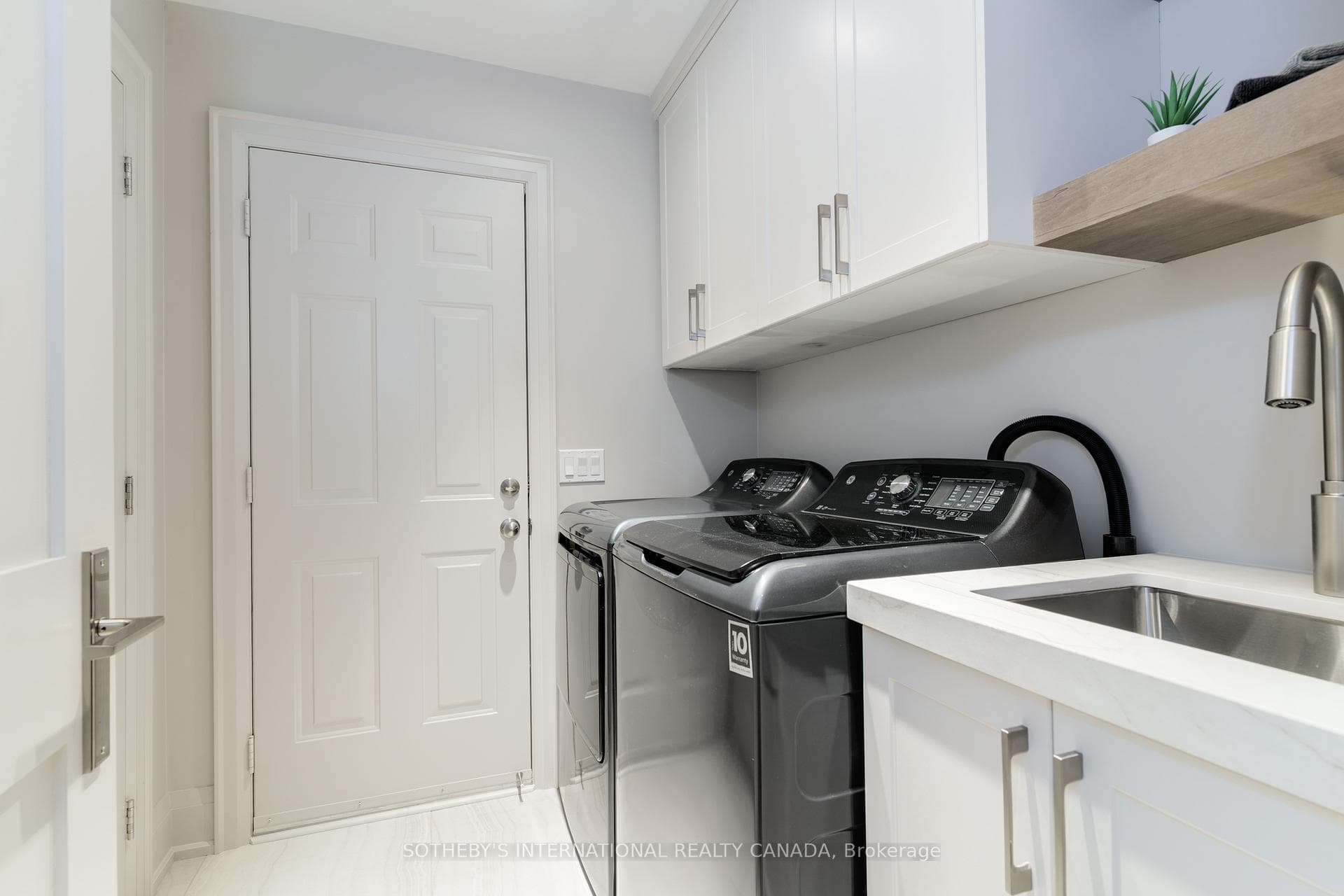 10 Kendrick Crescent Unit 4 photo 17