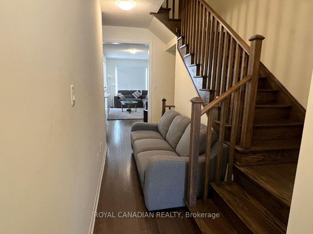 19 Donald Ficht Crescent photo 9