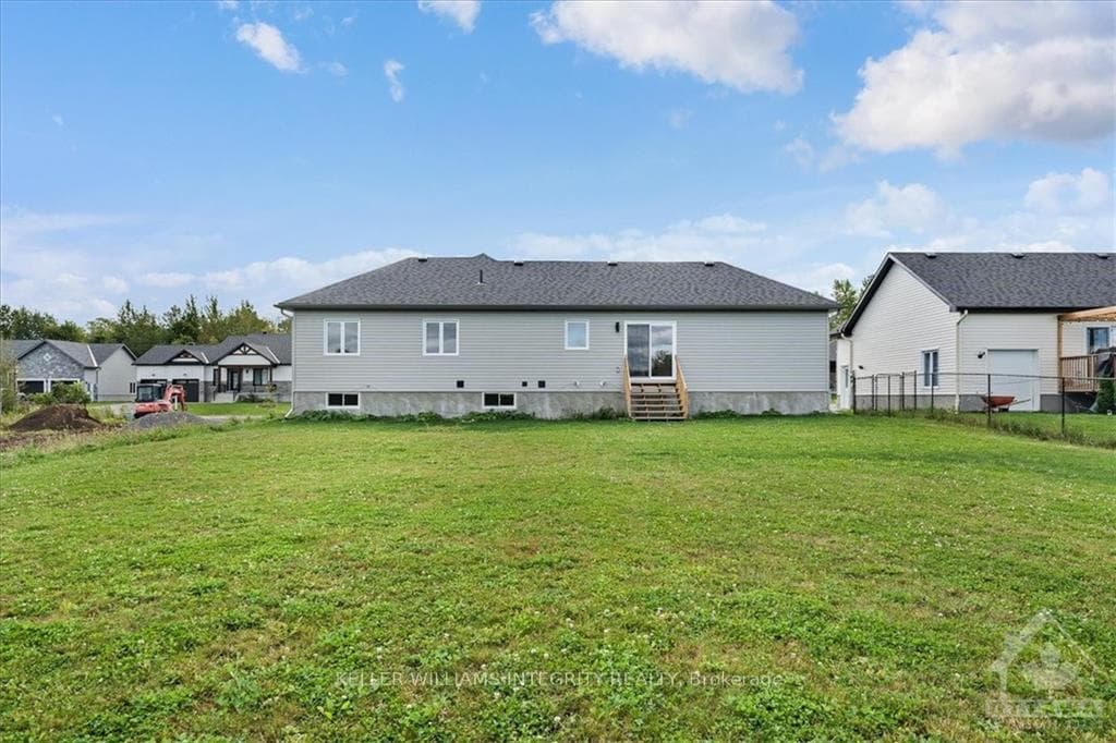 241 ROXANNE Street photo 28