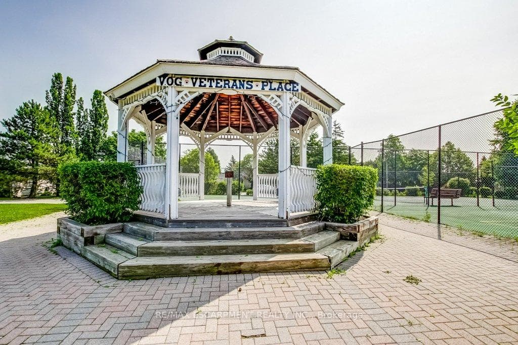 500 Silverbirch Boulevard Unit 203 photo 40