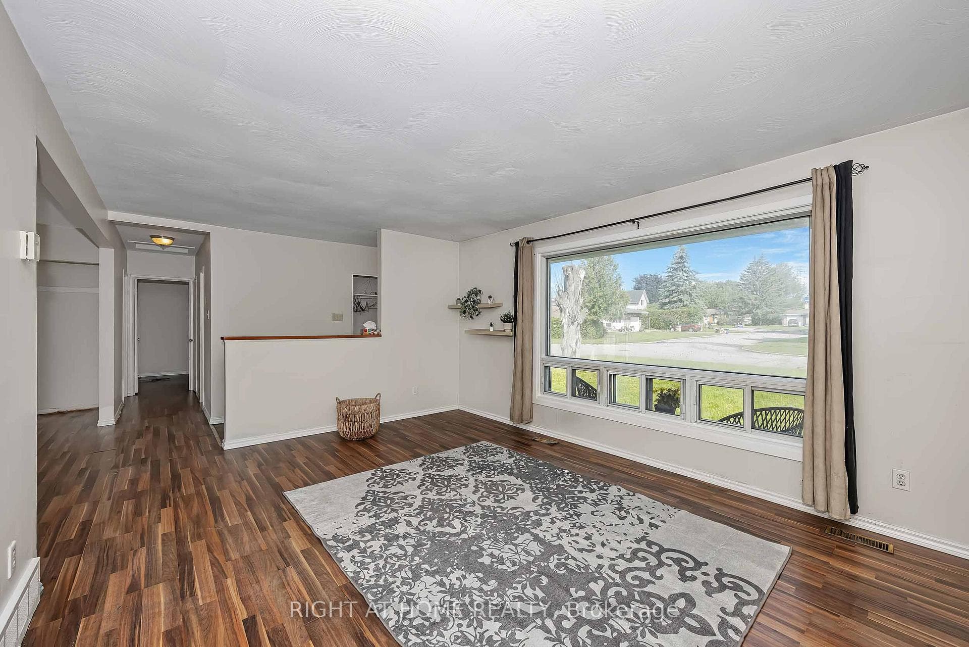 24 Largo Crescent photo 6