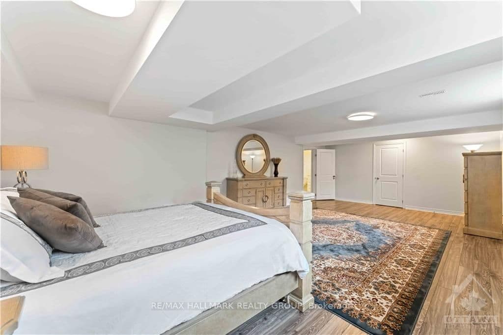 648 WOODBRIAR Way photo 24