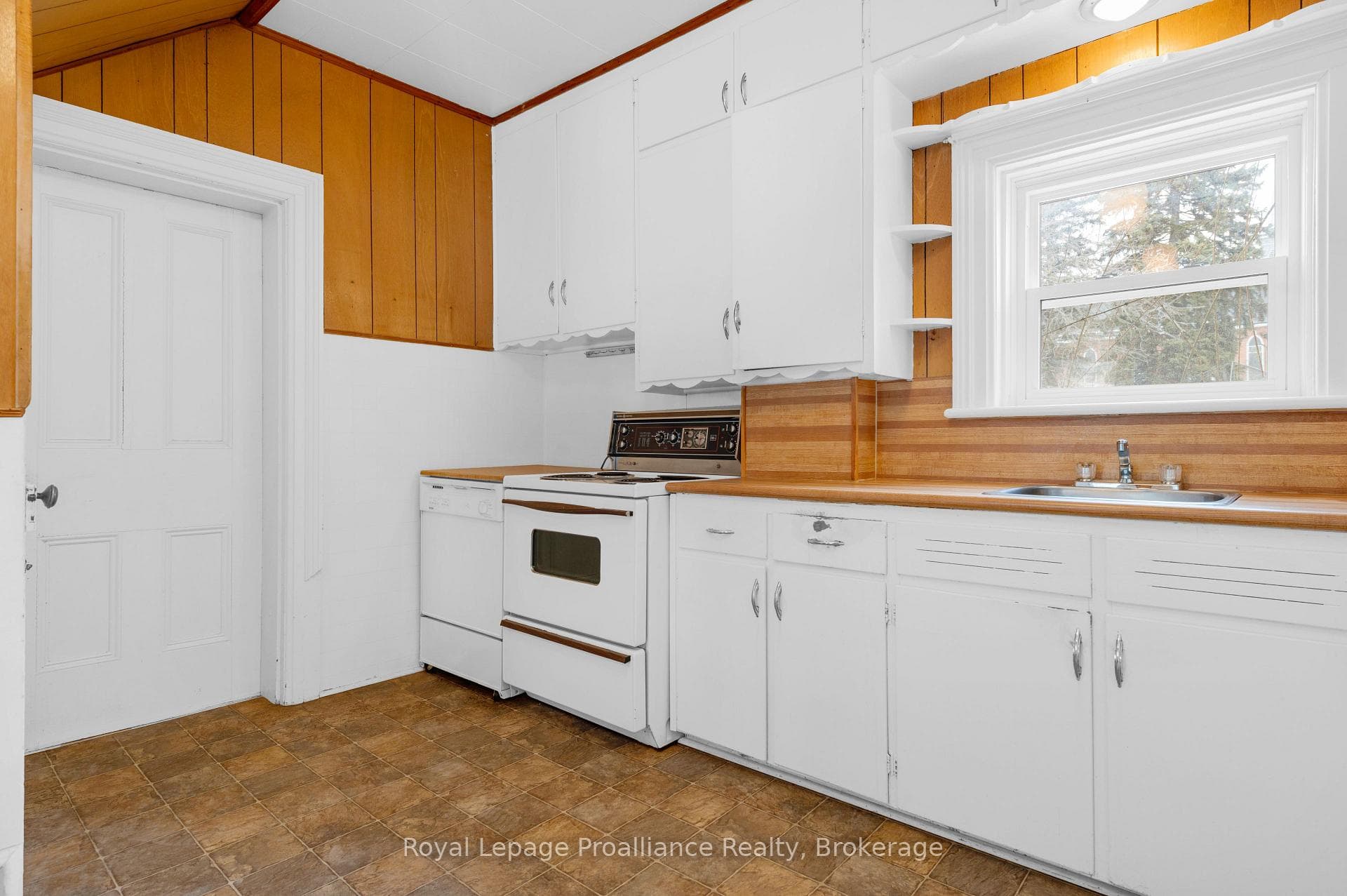 184 Edward Street photo 26