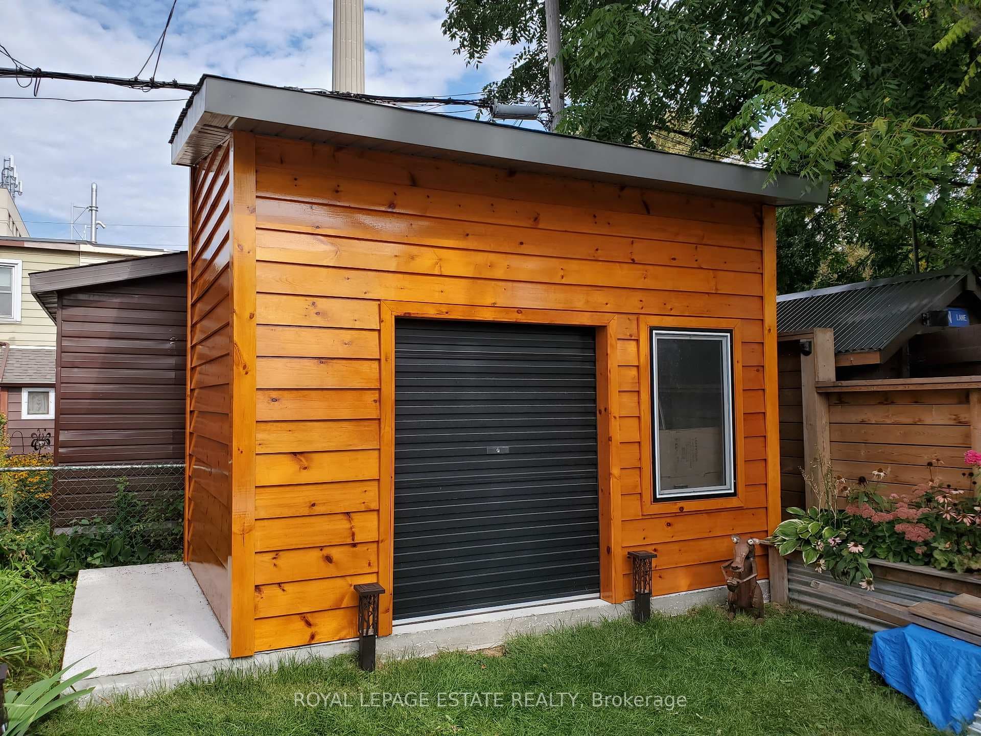 204 Queensdale Avenue photo 31