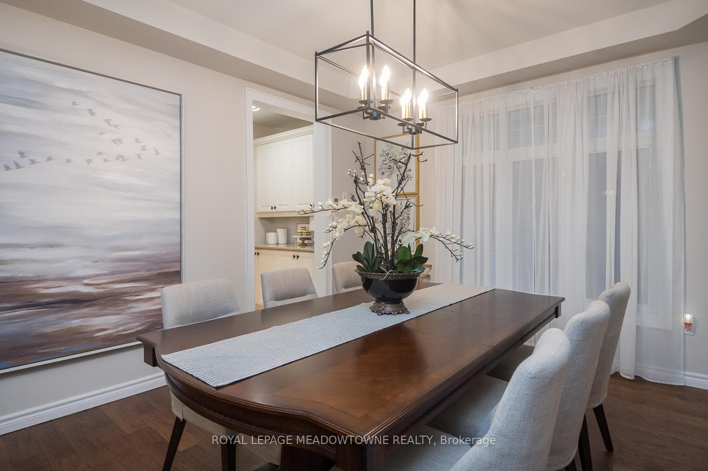 Convenient Butlers Pantry