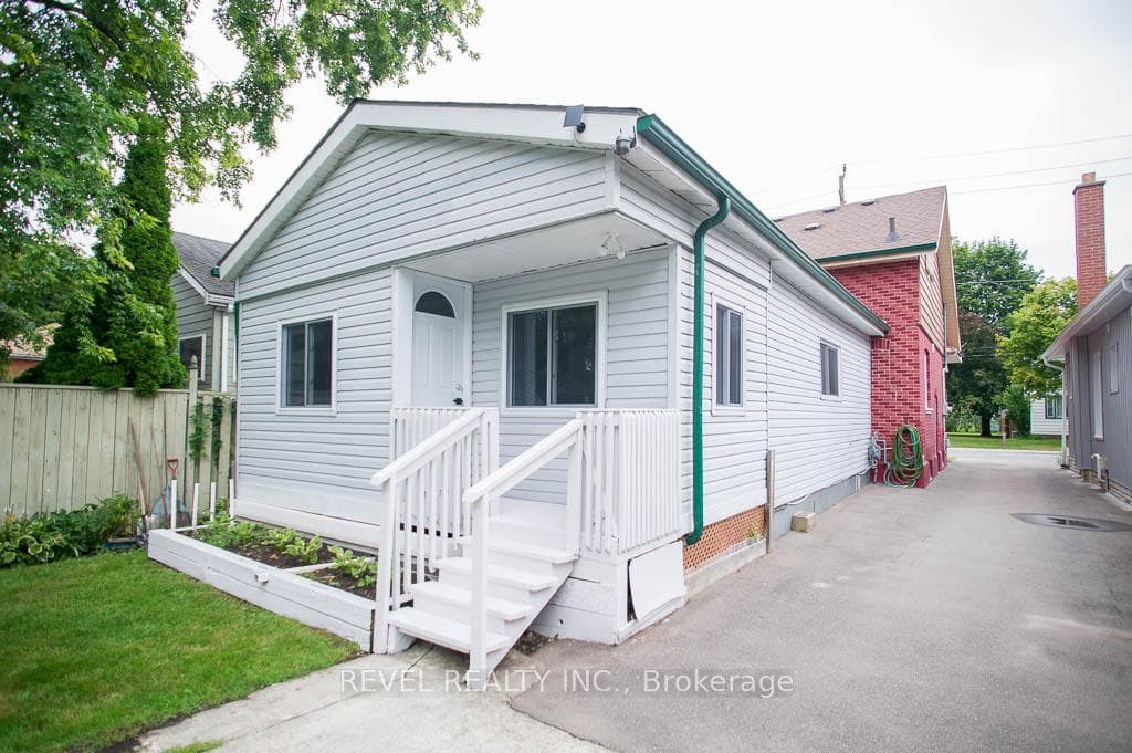 8 Helen Avenue photo 33