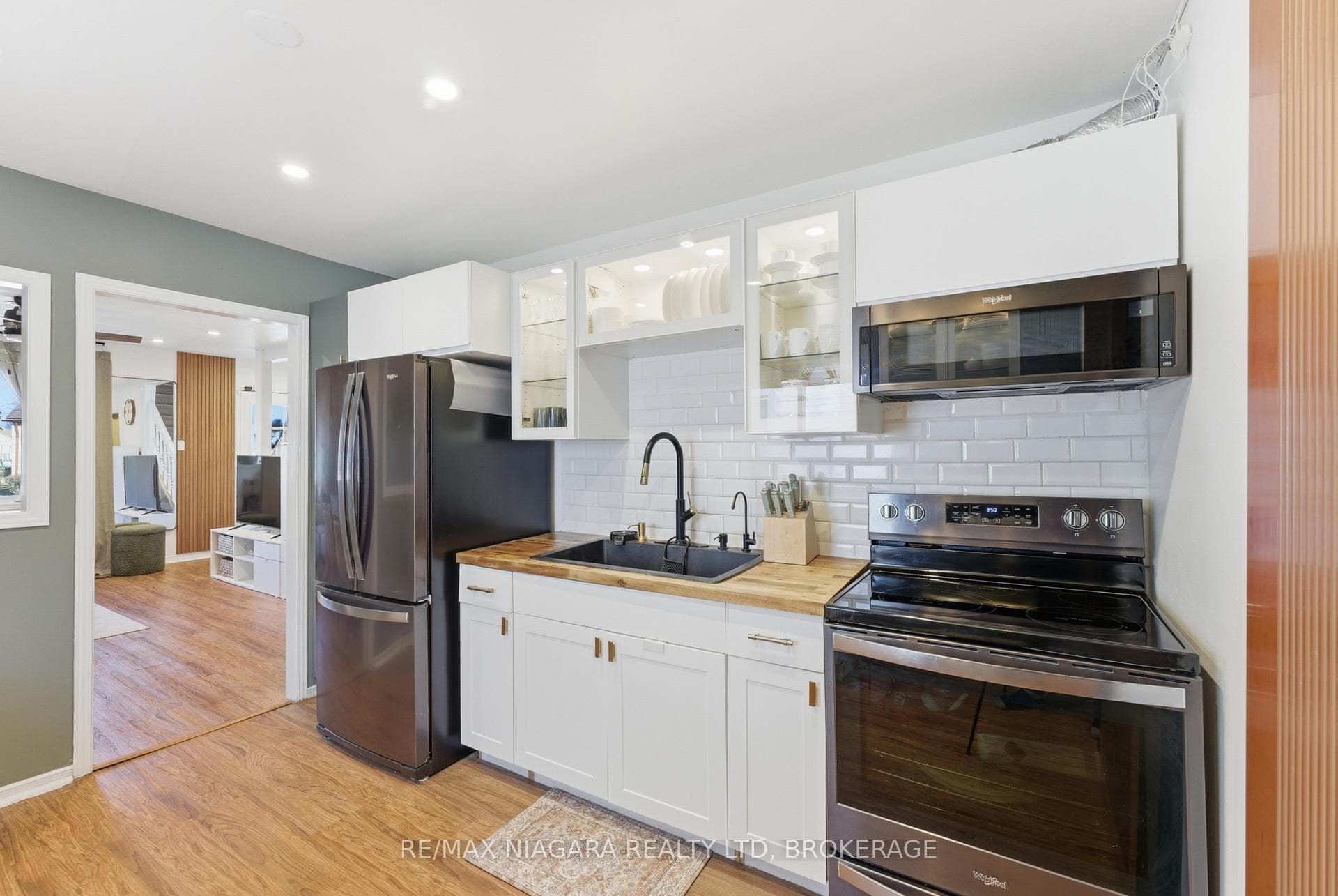 412 Welland Avenue photo 7