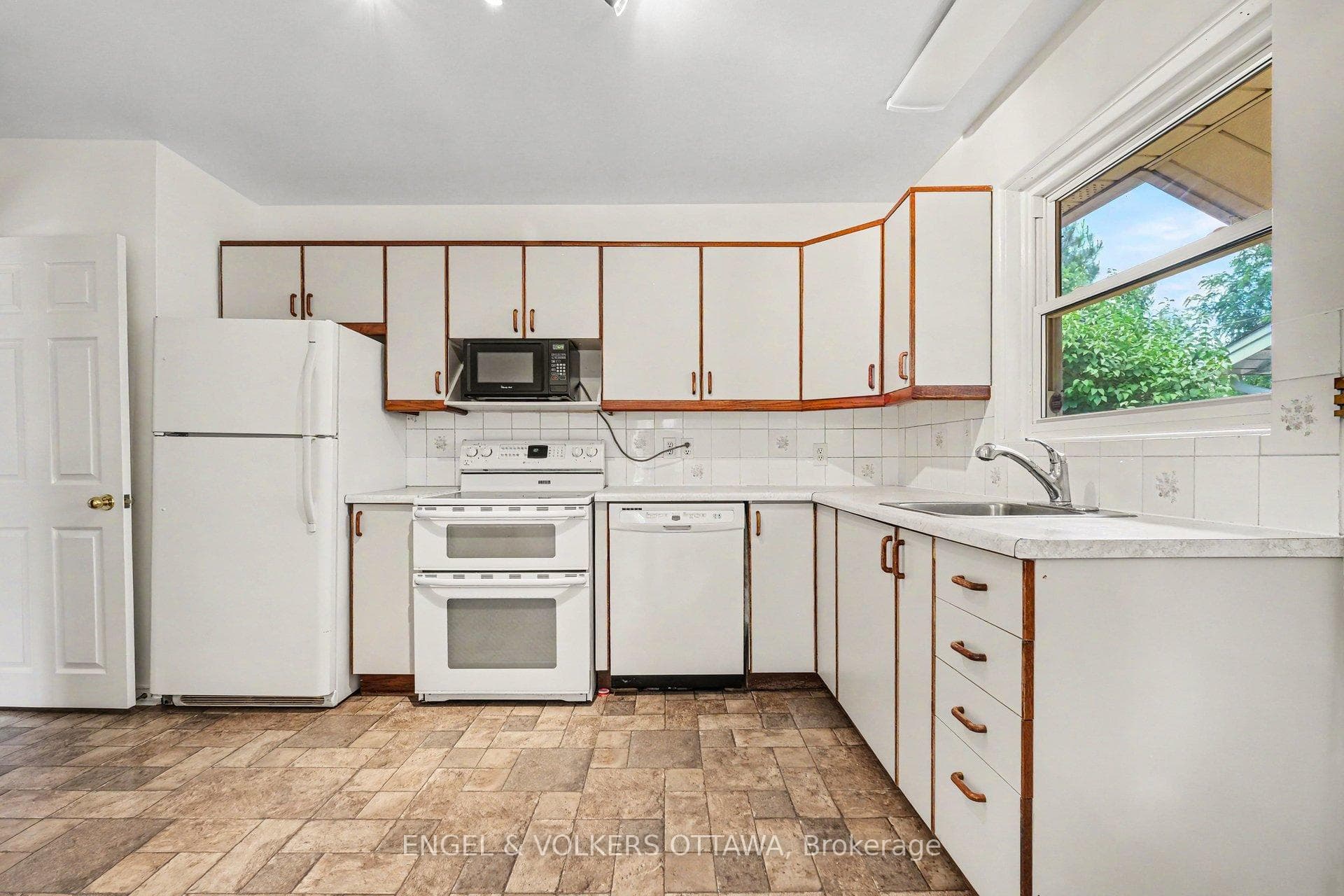 325 Summit Avenue photo 11
