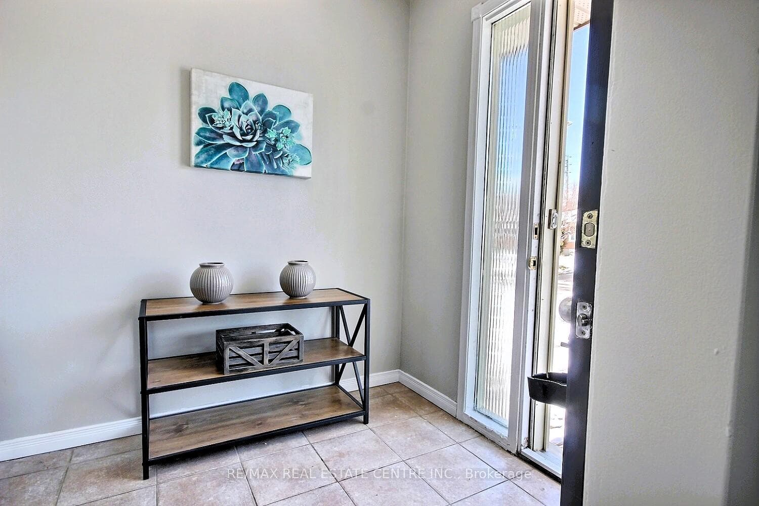 155 Bakersfield Drive photo 2