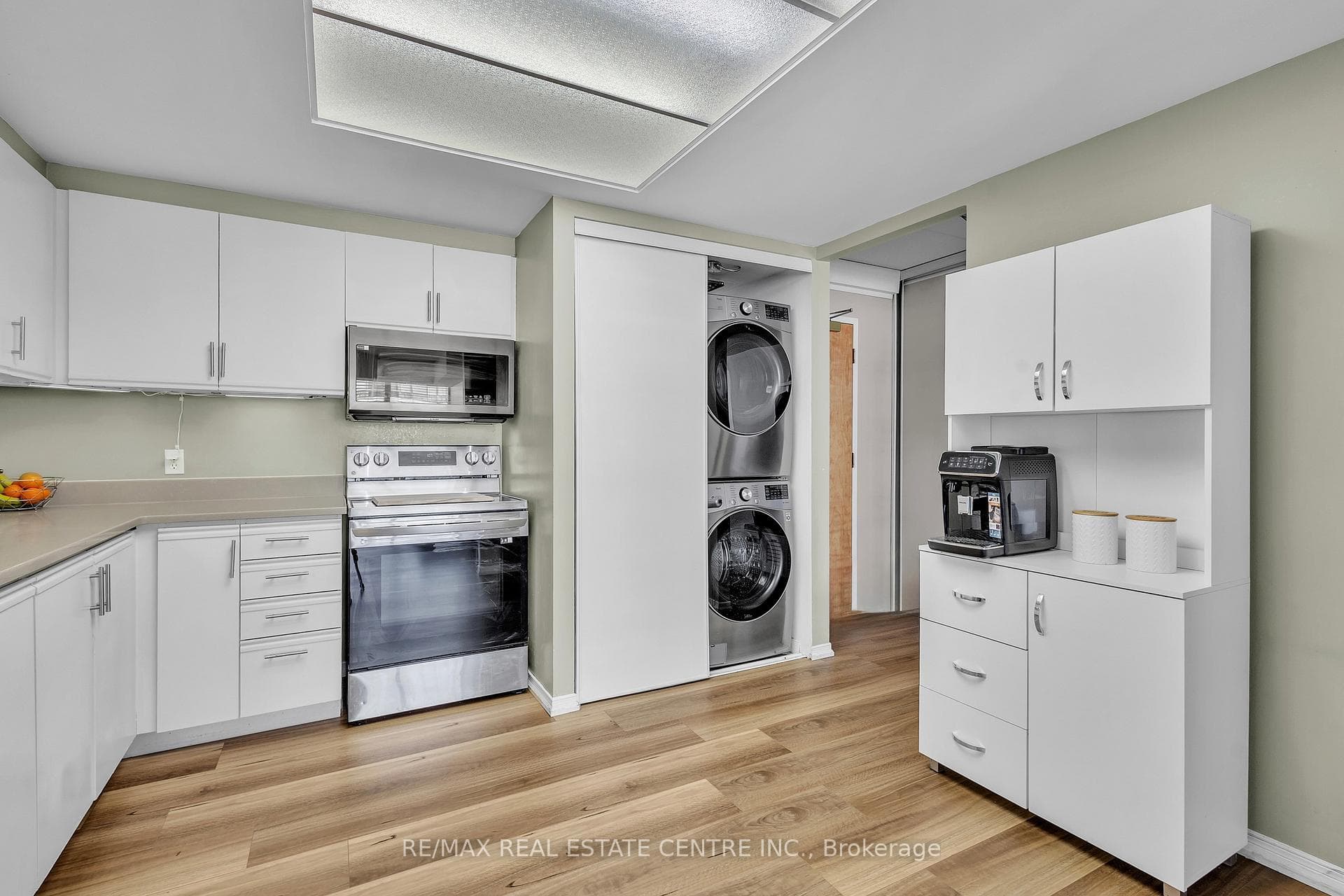 105 BAGOT Street Unit 202 photo 9