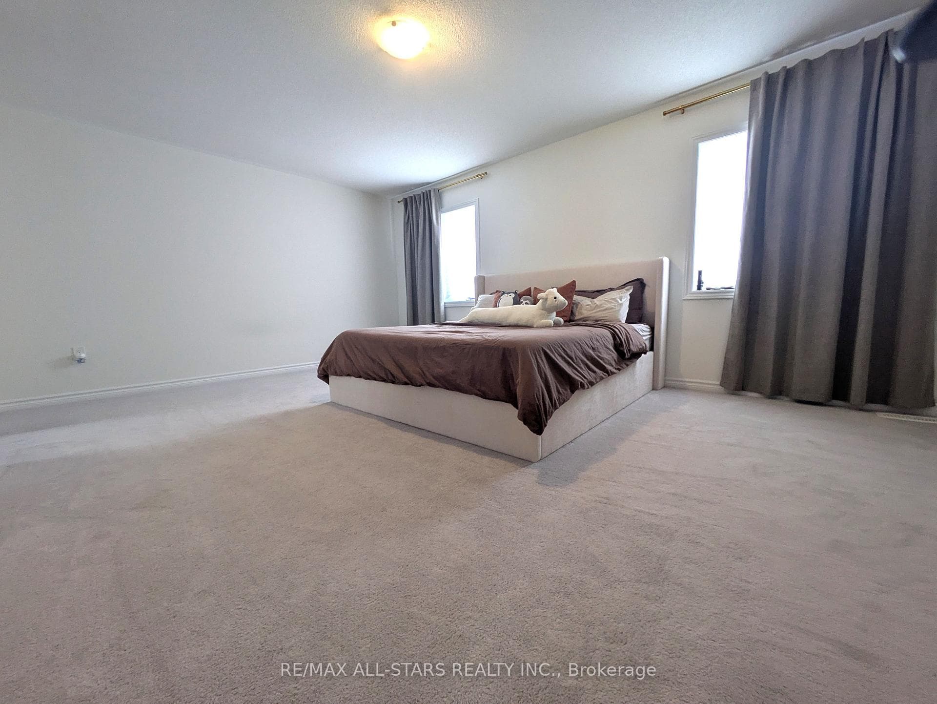 22 Hennessey Crescent photo 13