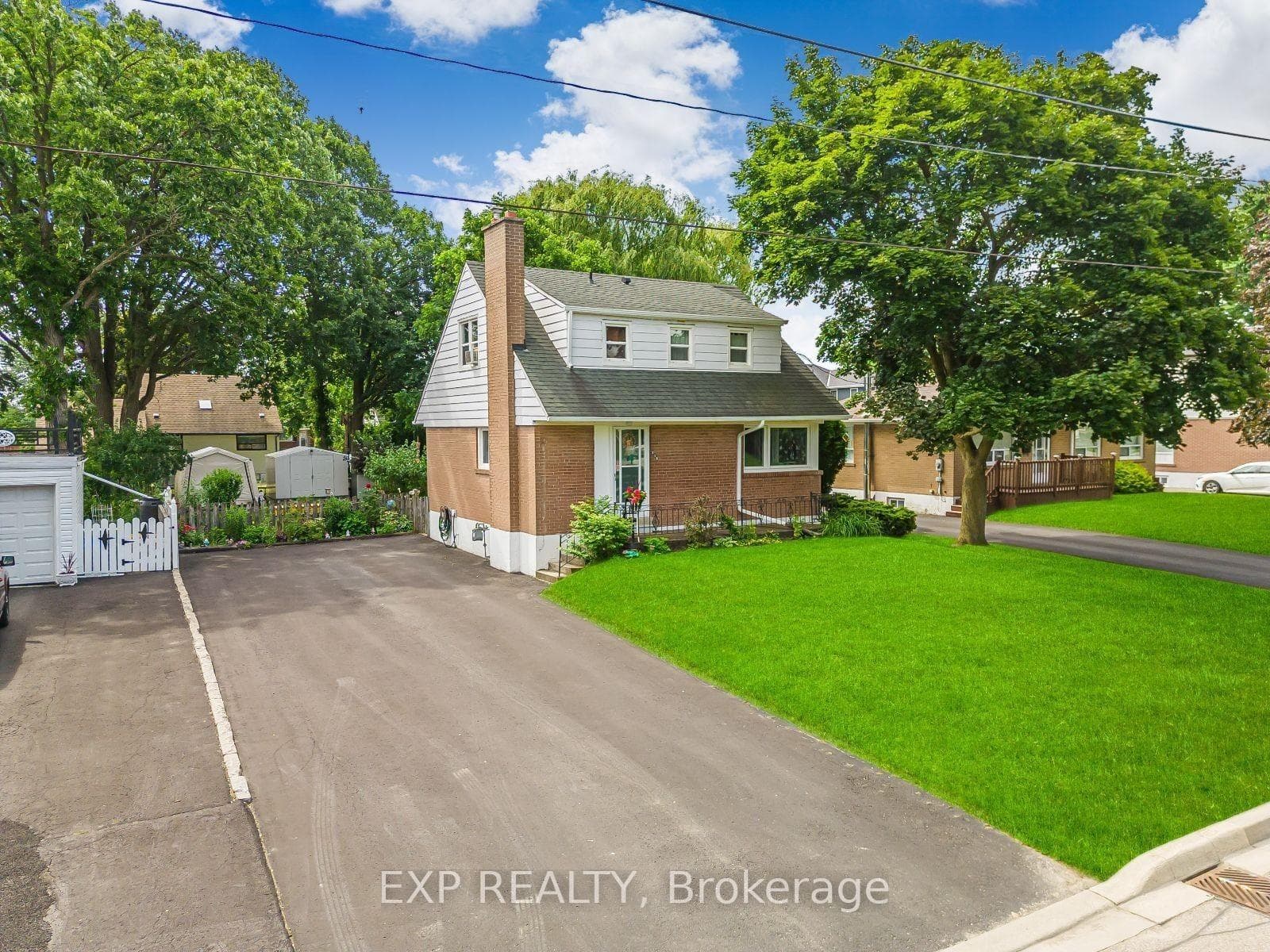 215 Elmwood Crescent photo 11