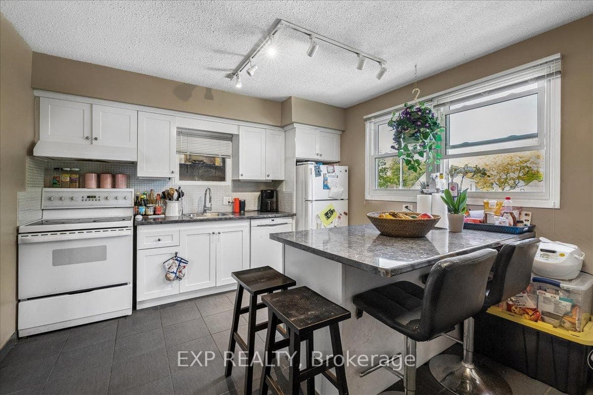 80 Maclennan Avenue photo 34