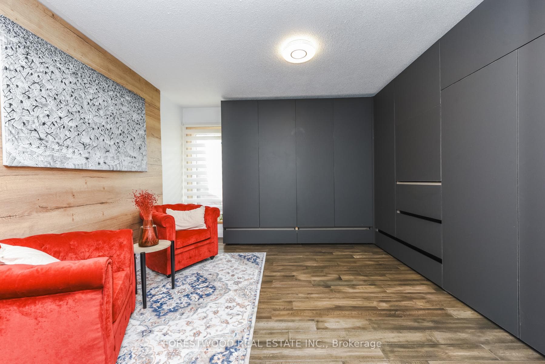 1690 Saltdene Terrace photo 38