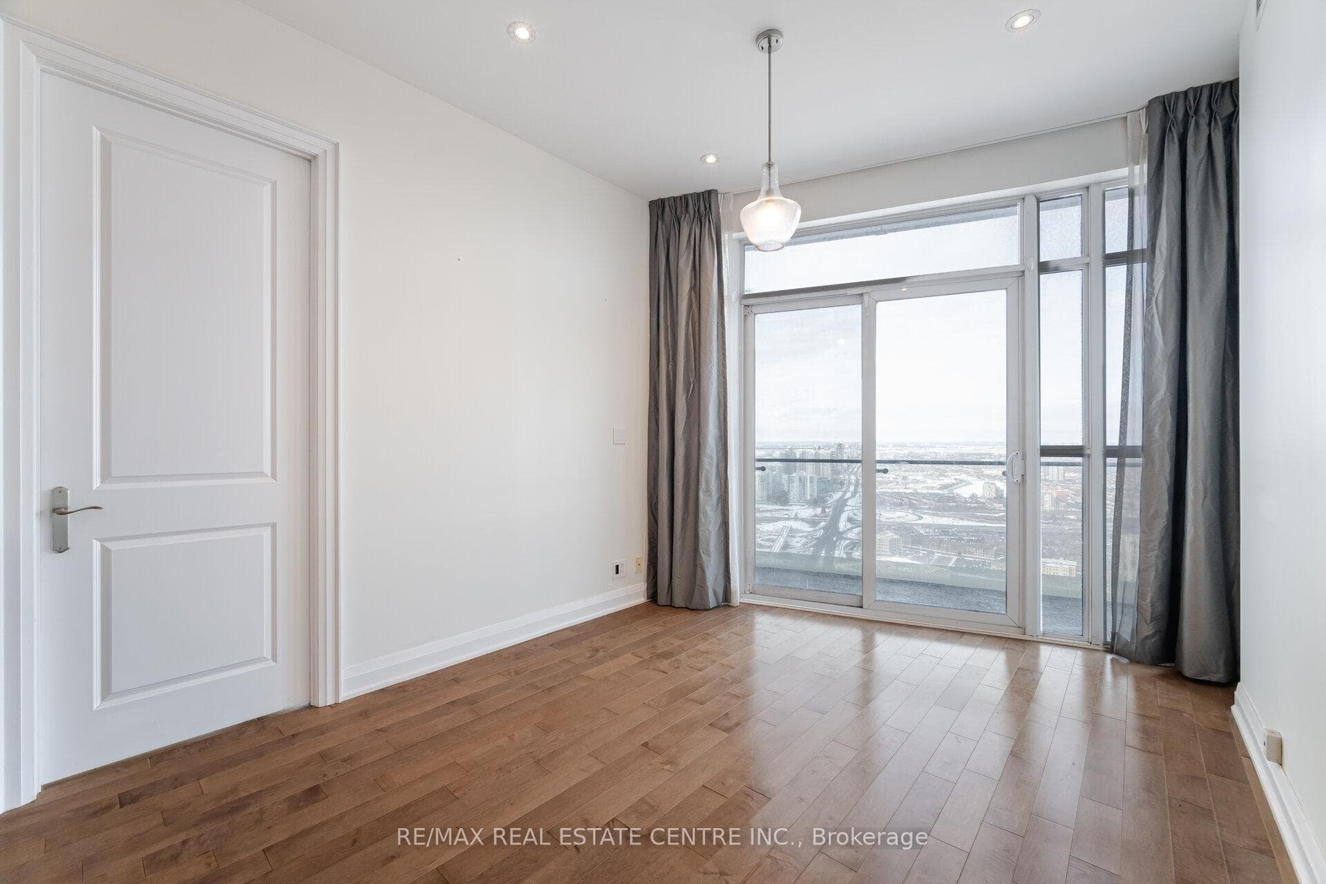 50 Absolute Avenue Unit 4908 photo 11