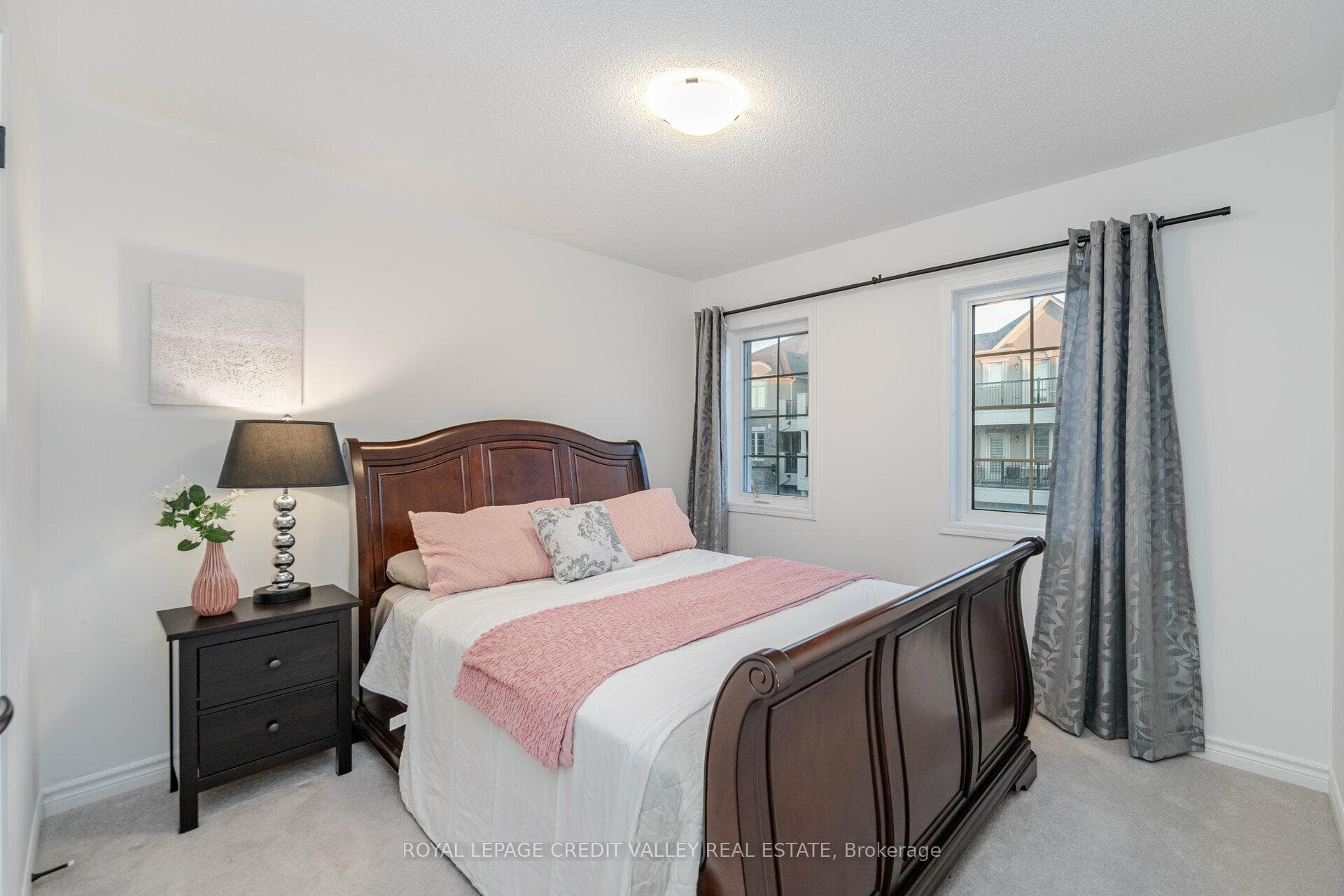1574 Moira Crescent photo 30