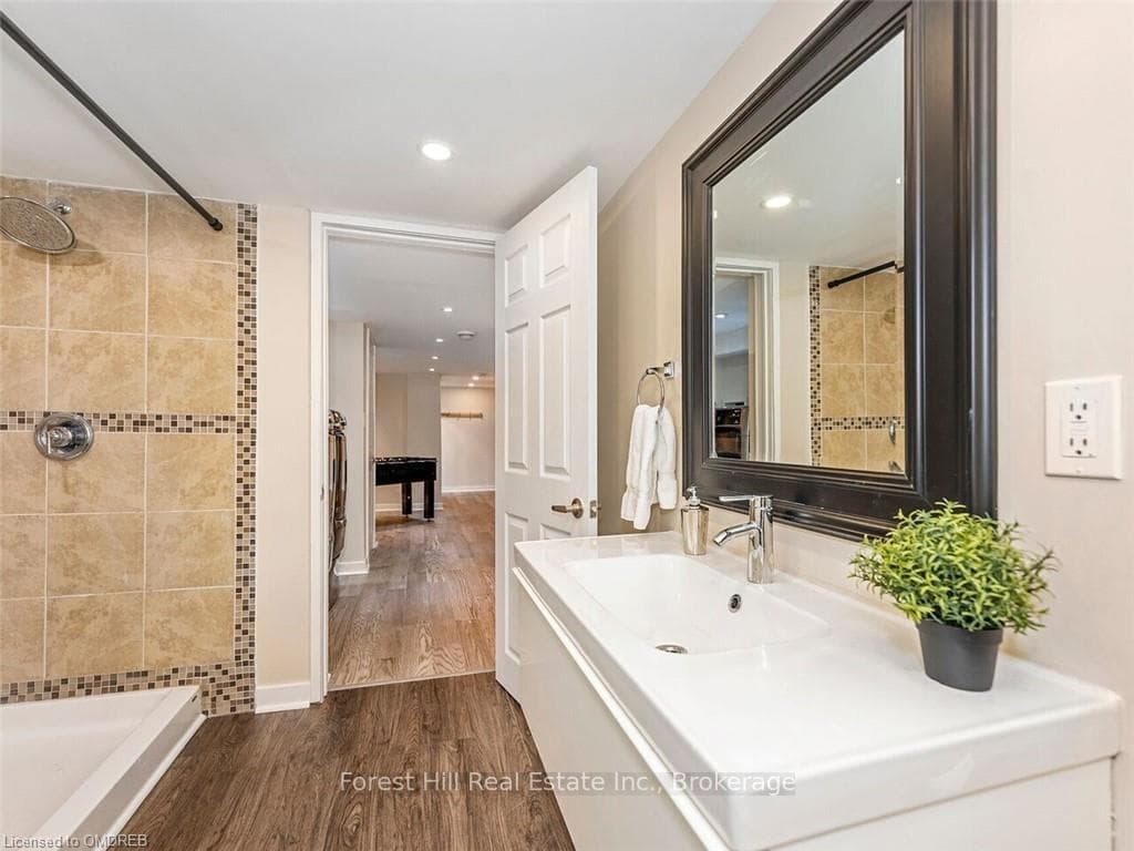 535 REGINA Drive photo 21