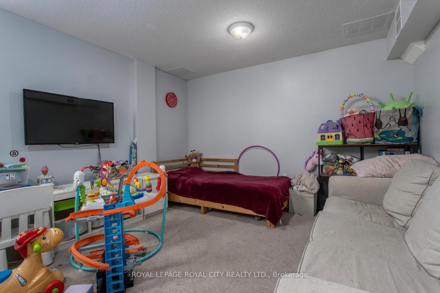 31 Roehampton Crescent photo 28