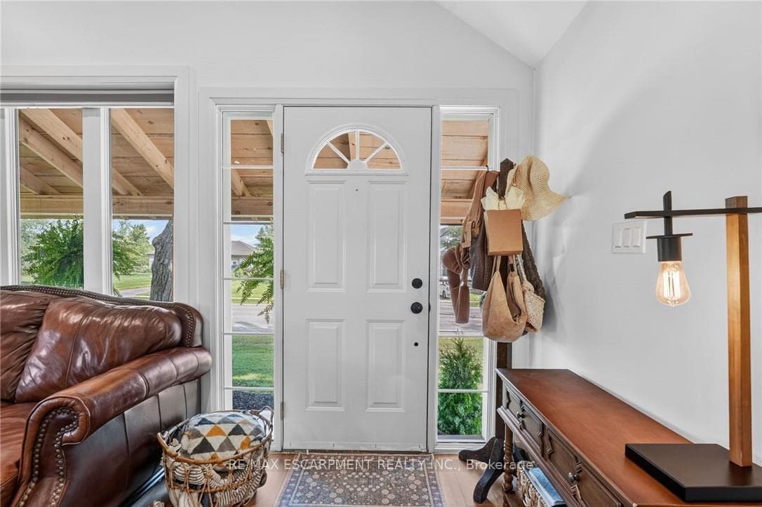 5242 Canborough Road photo 9