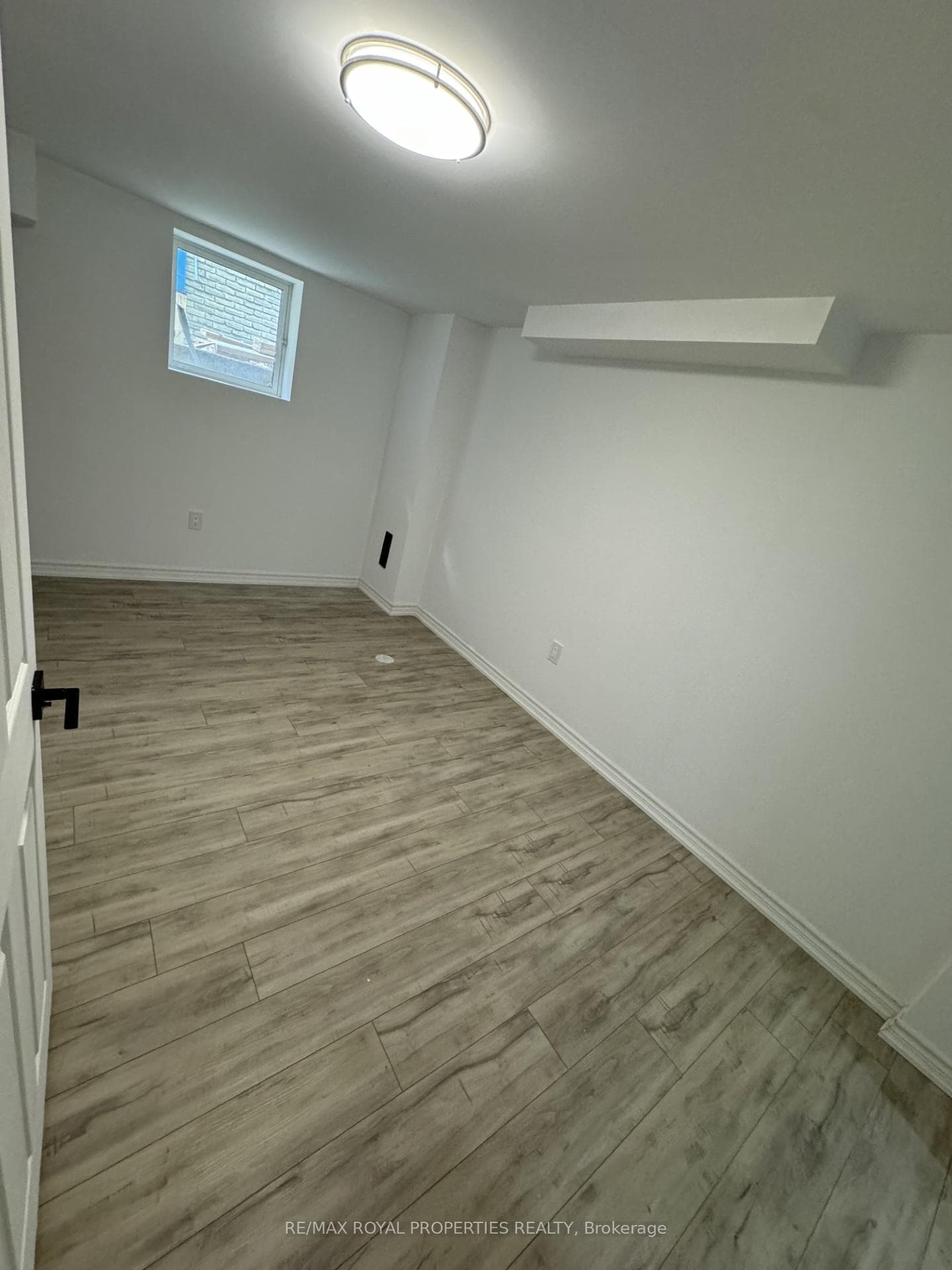 165 Ellwood Drive Unit Bsmt photo 12