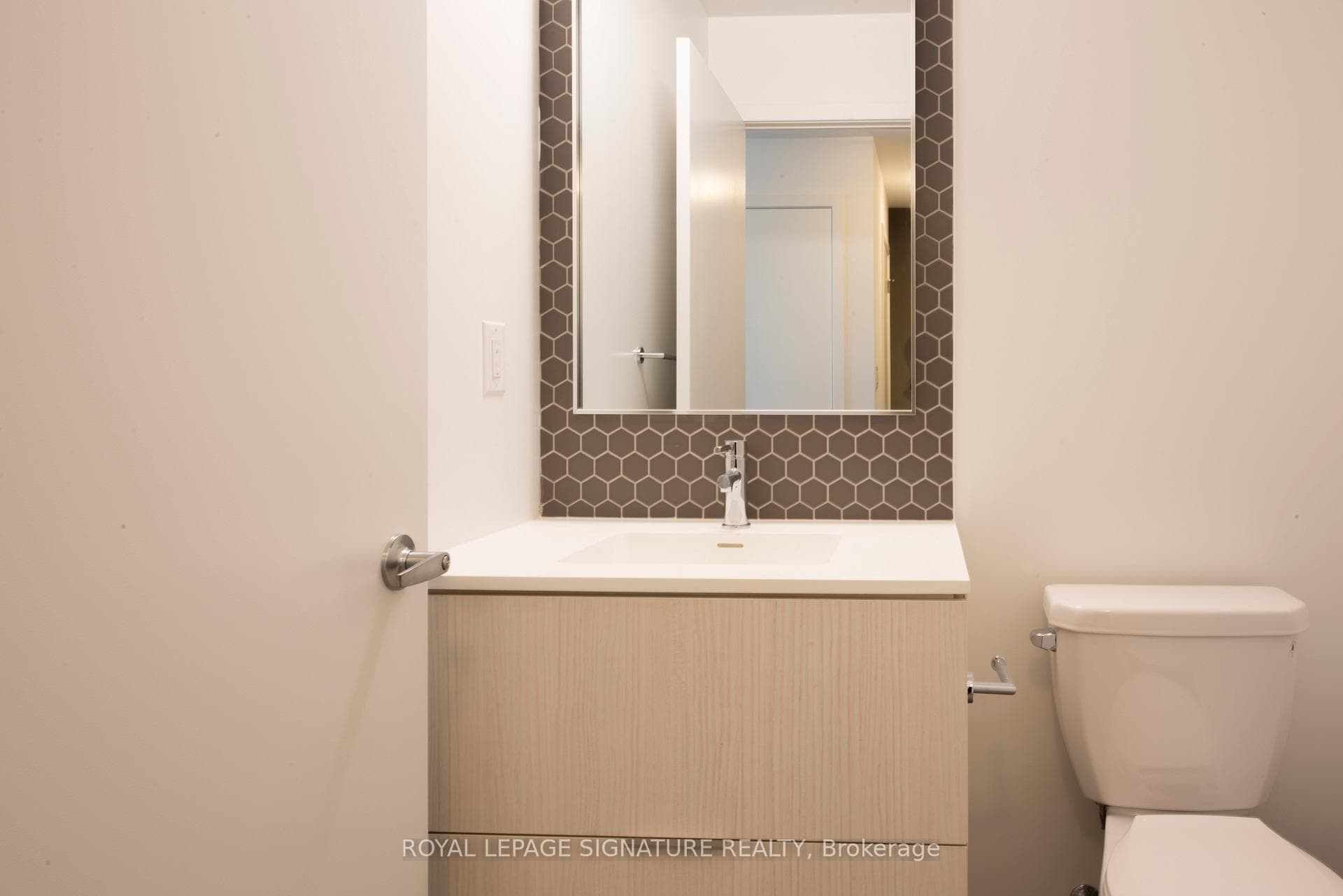 2520 Eglinton Avenue Unit 1502 photo 9