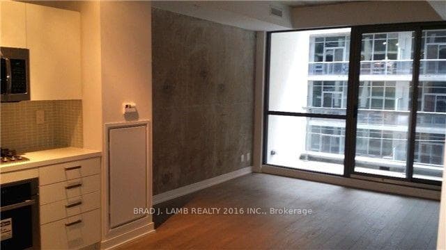 39 Brant Street Unit 618 photo 6