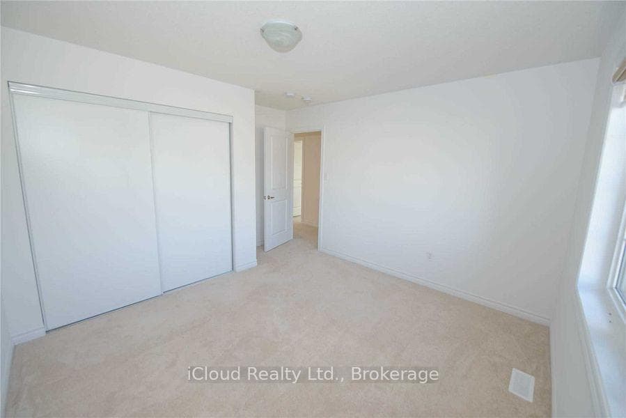 256 Russell Street photo 15