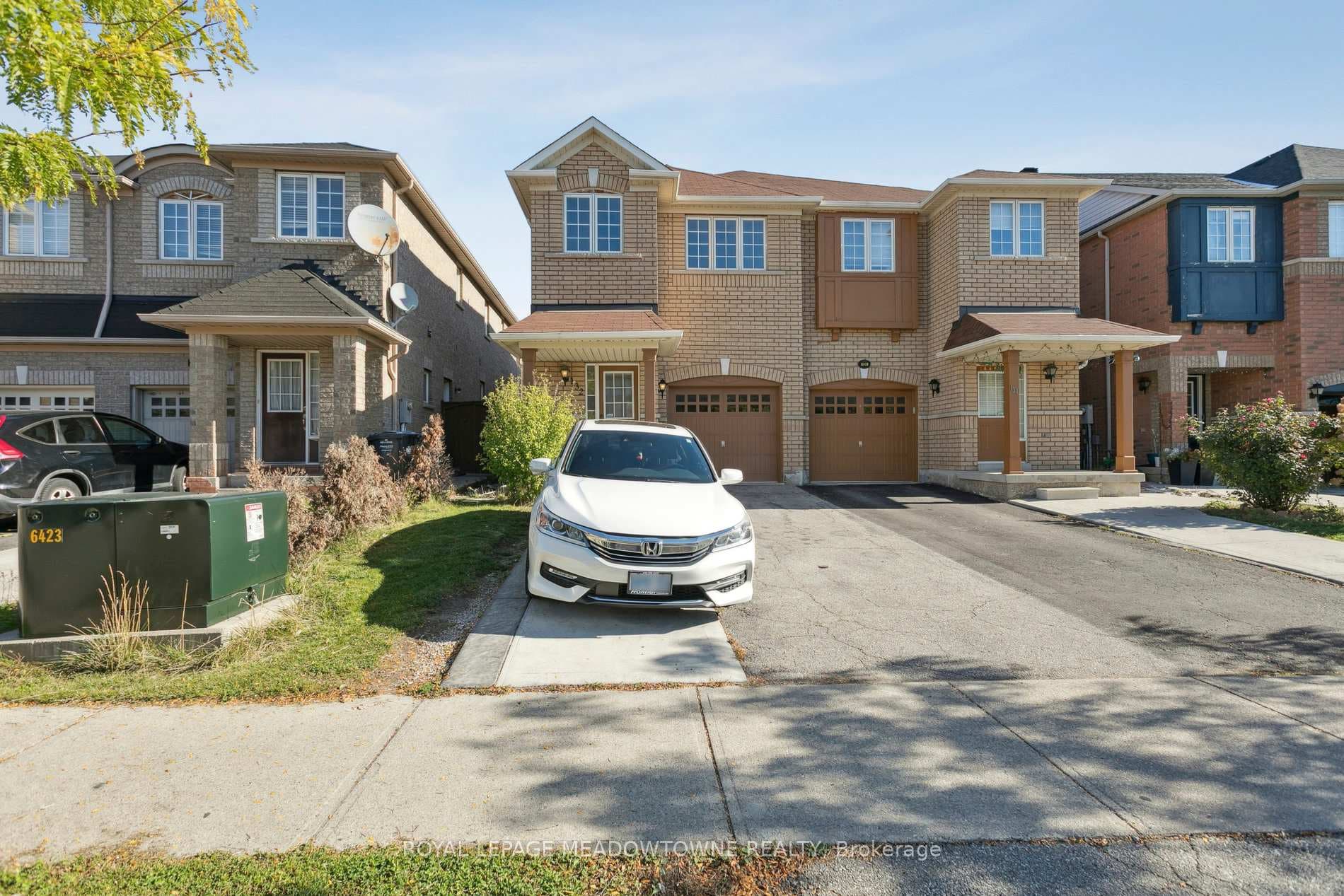 132 Crystalview Crescent Unit Upper photo 1