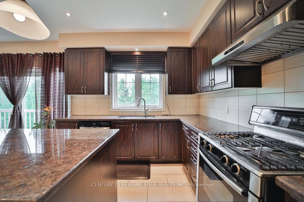 129 Lady Karen Crescent photo 9