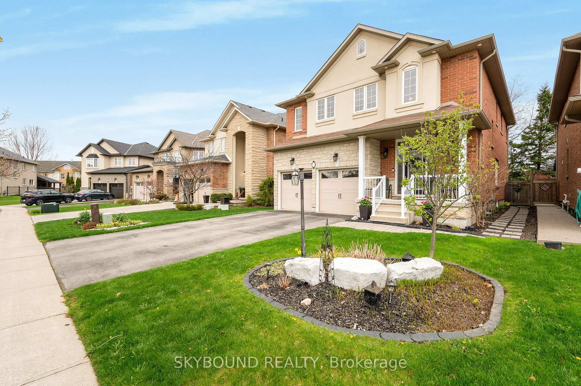 365 Valridge Drive photo 2