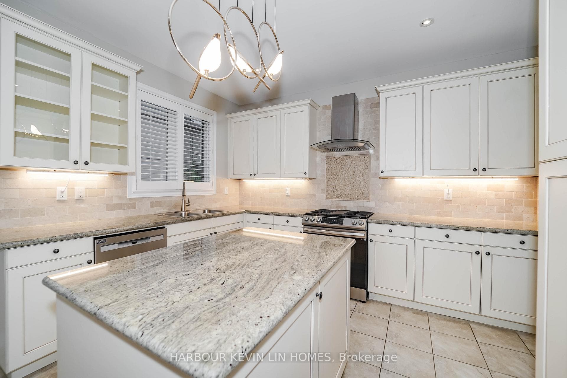 84 Glenheron Crescent photo 17