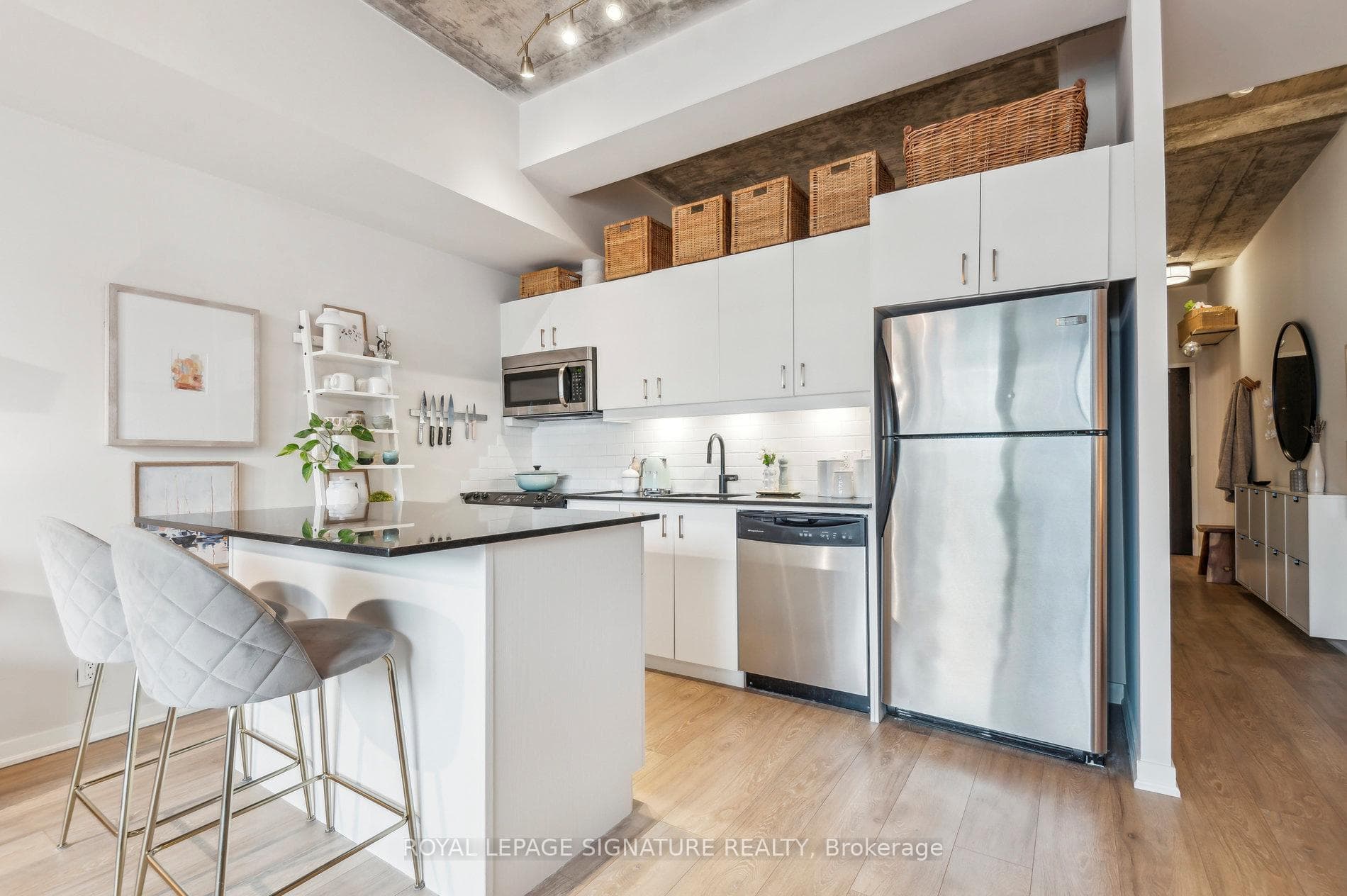 201 Carlaw Avenue Unit 702 photo 16
