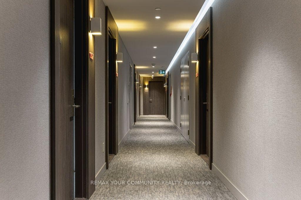 185 Roehampton Avenue Unit 1312 photo 3
