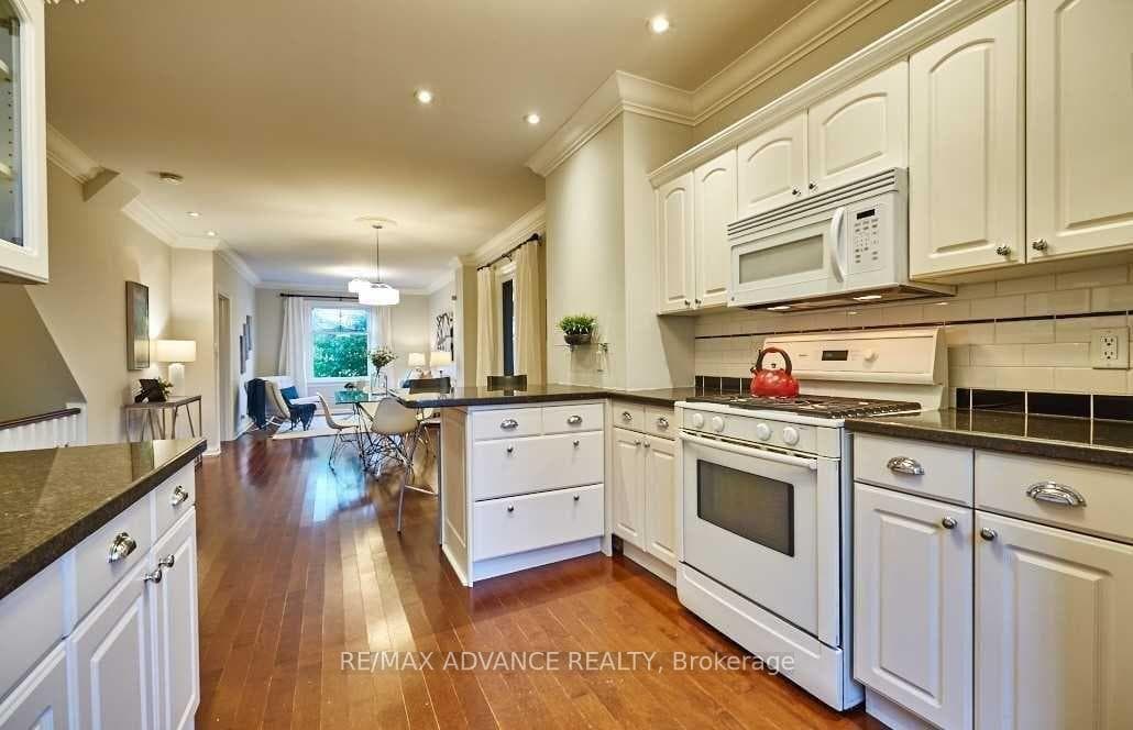 7 Strathmore Boulevard photo 6