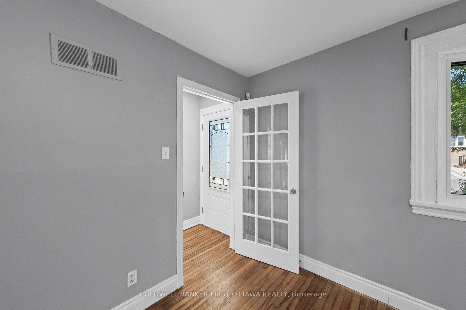 Main entry foyer w closet.