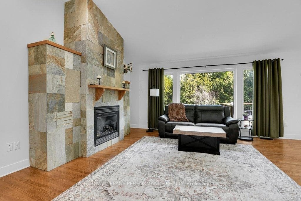 8040 Iveson Drive photo 8