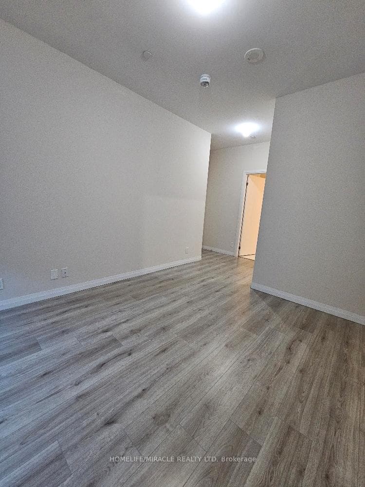 2152 Lawrence Avenue Unit 101 photo 16