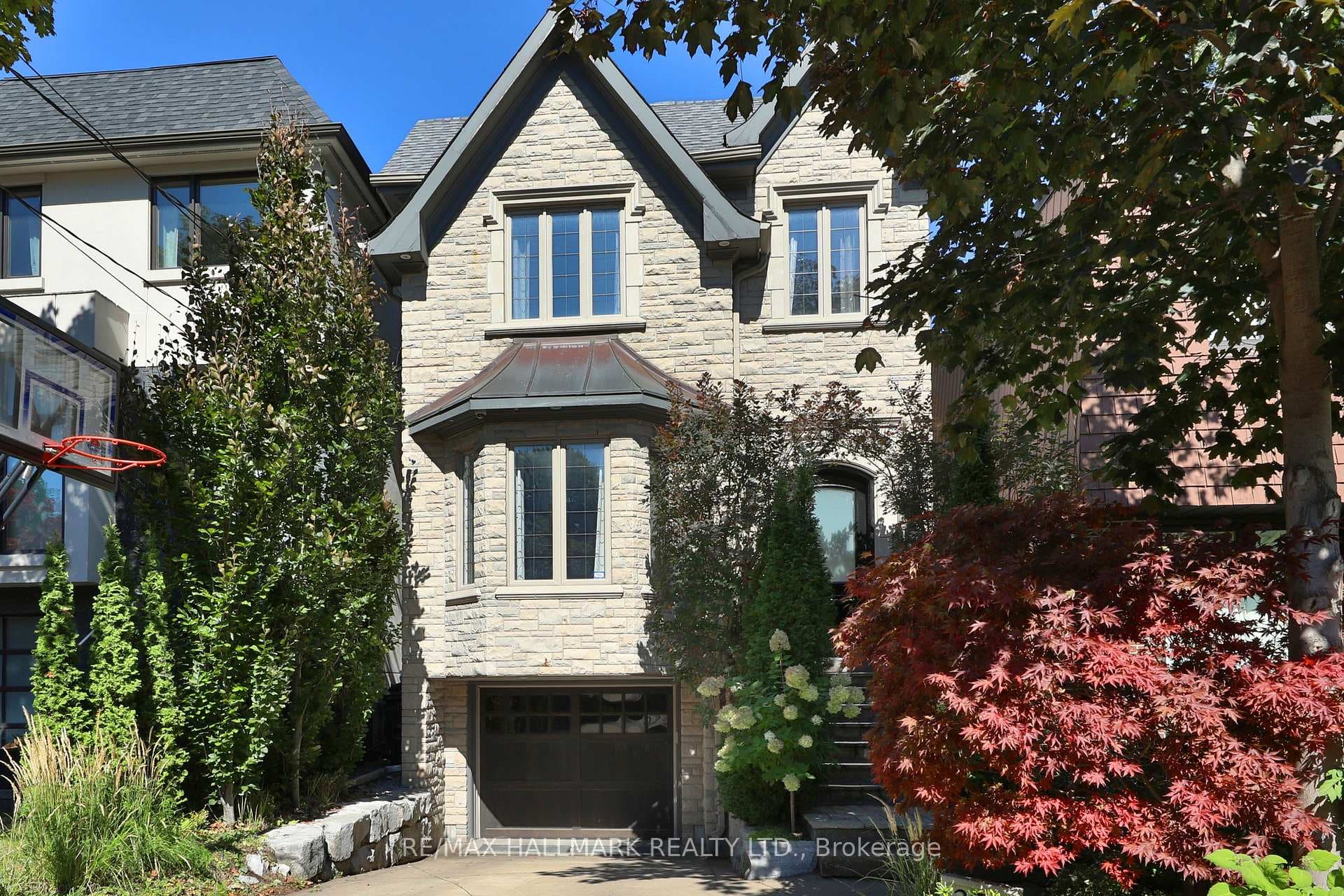 370 Douglas Avenue photo 1