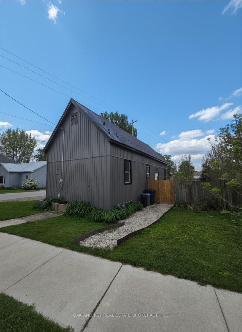 22933 Hagerty Road photo 1