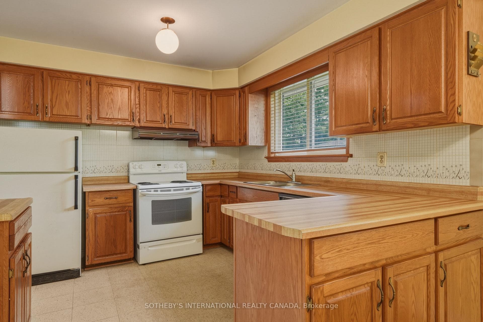 596 Maystone Court photo 9