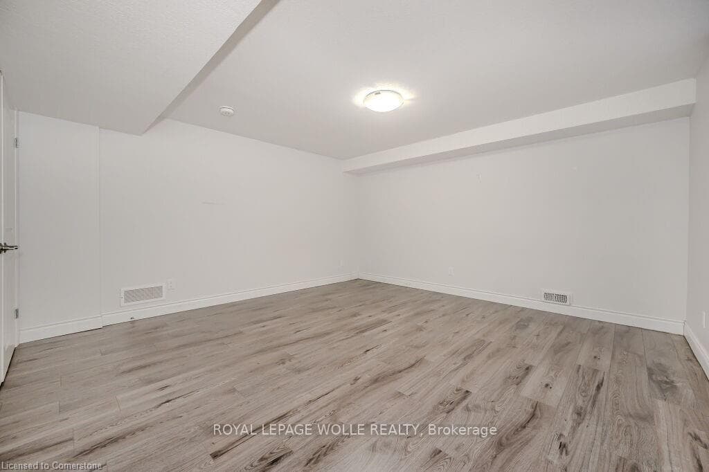 286 Carriage Way Unit B photo 19