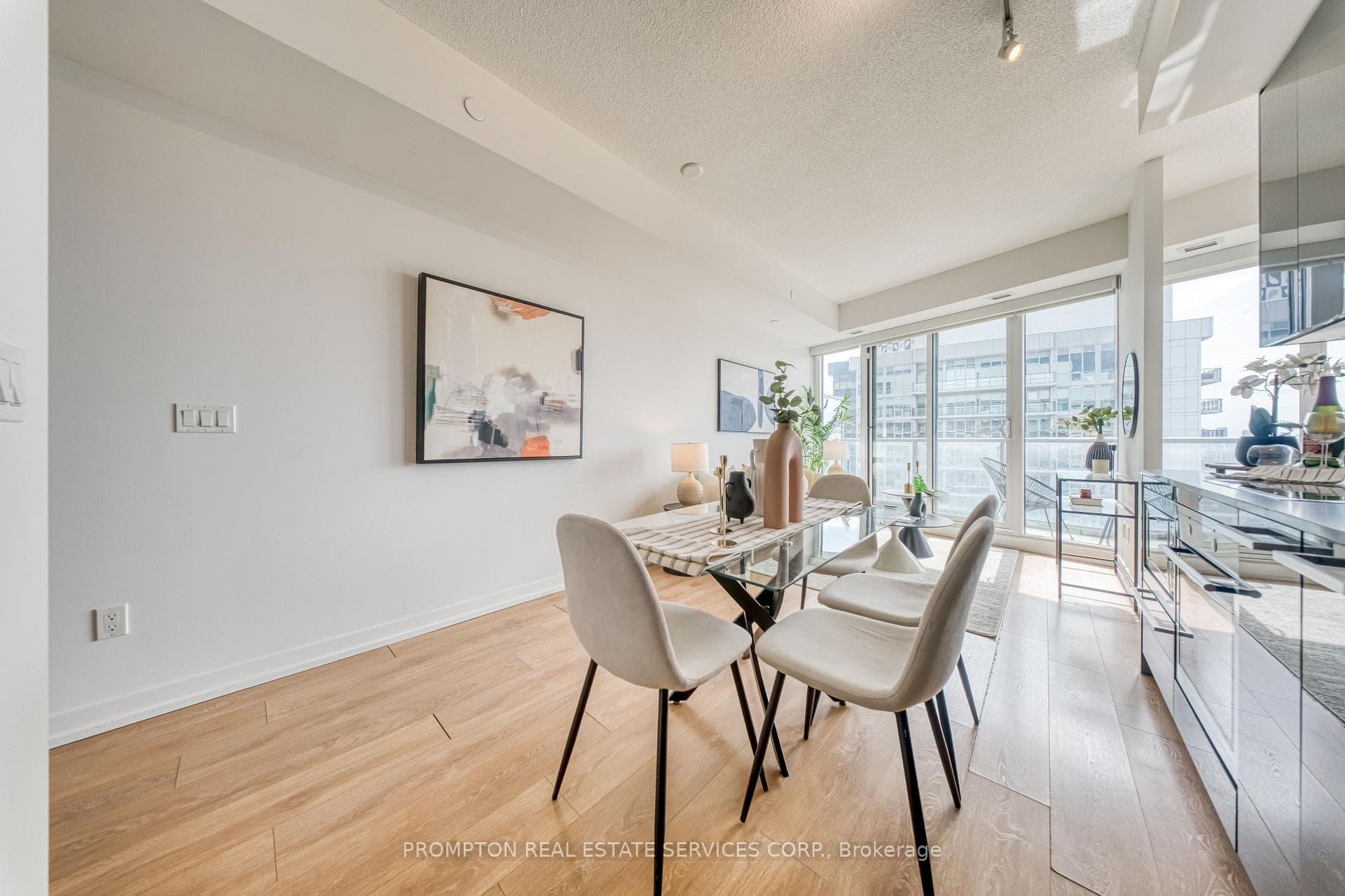 115 Mcmahon Drive Unit 3802 photo 8