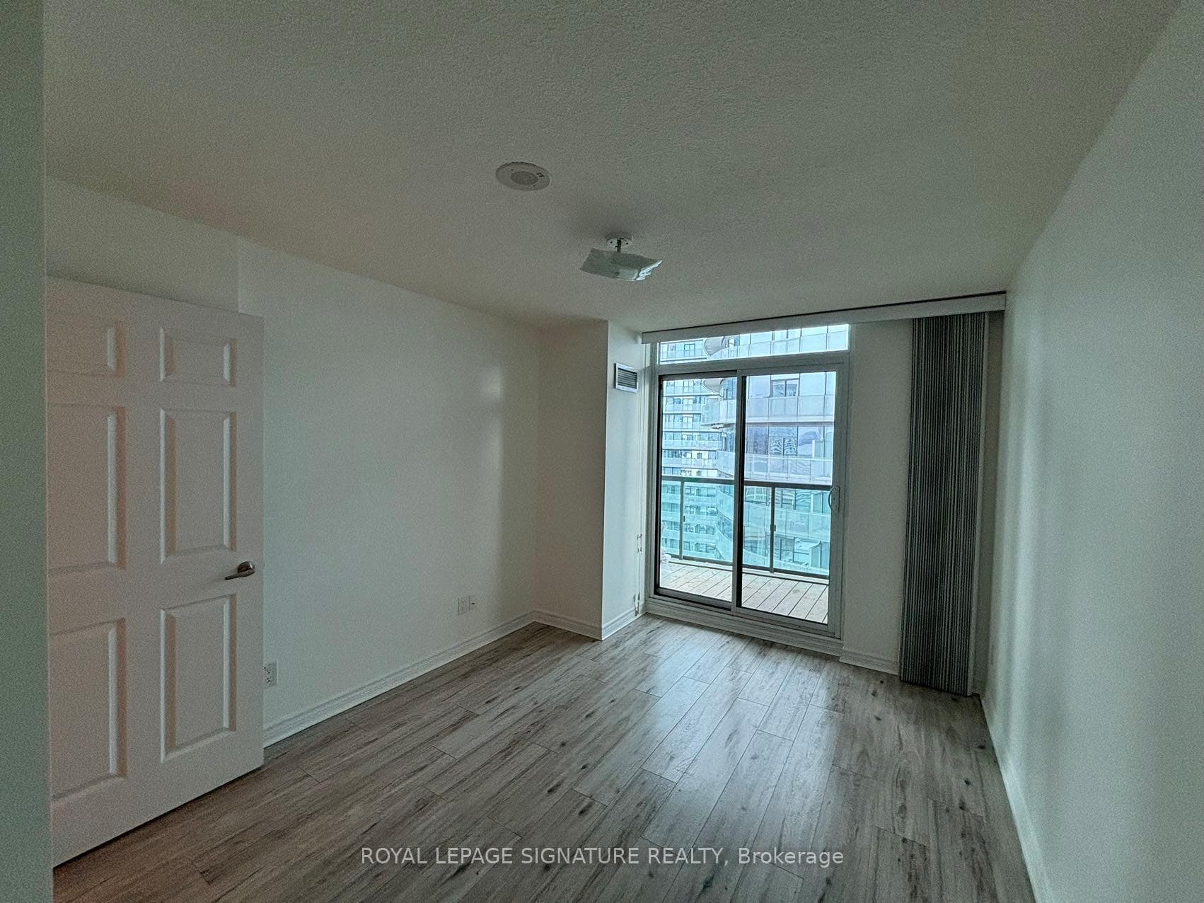 19 Grand Trunk Crescent Unit PH07 photo 6