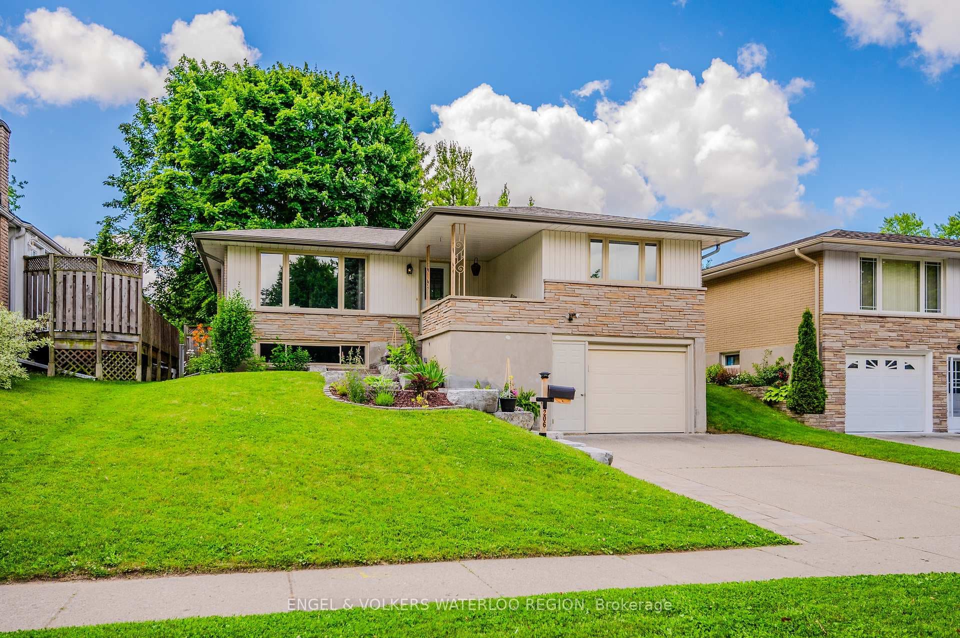 206 Forestwood Drive photo 3