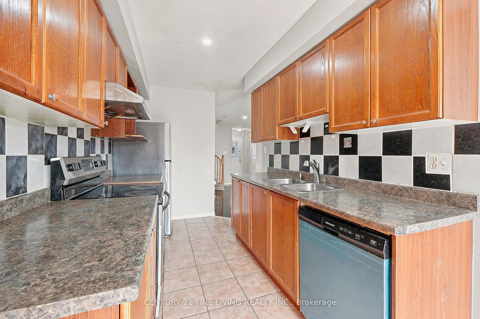 40 Hollowgrove Boulevard photo 8