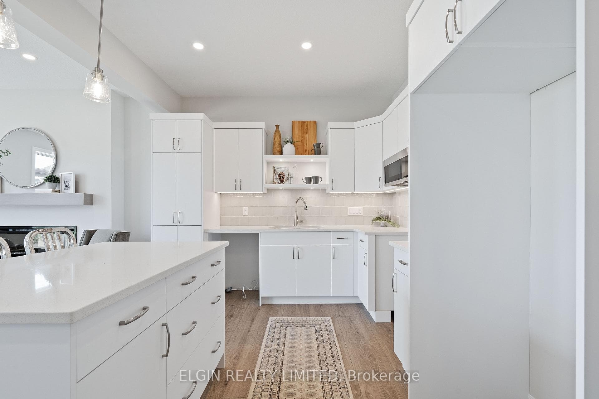 225 Renaissance Drive photo 18
